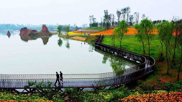 成都三圣乡现在要门票吗?人均消费是多少,有什么可以玩的呢(我们是学生去完)