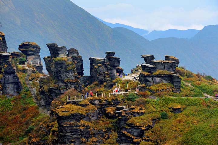 山地旅游策划公司：山顶蘑菇石风景